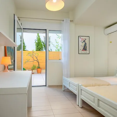 Apartment Doukas White Haven
